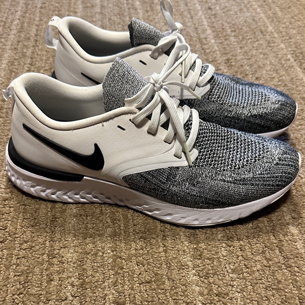 Nike Women’s White & Gray Knit Lace-Up Running Shoes